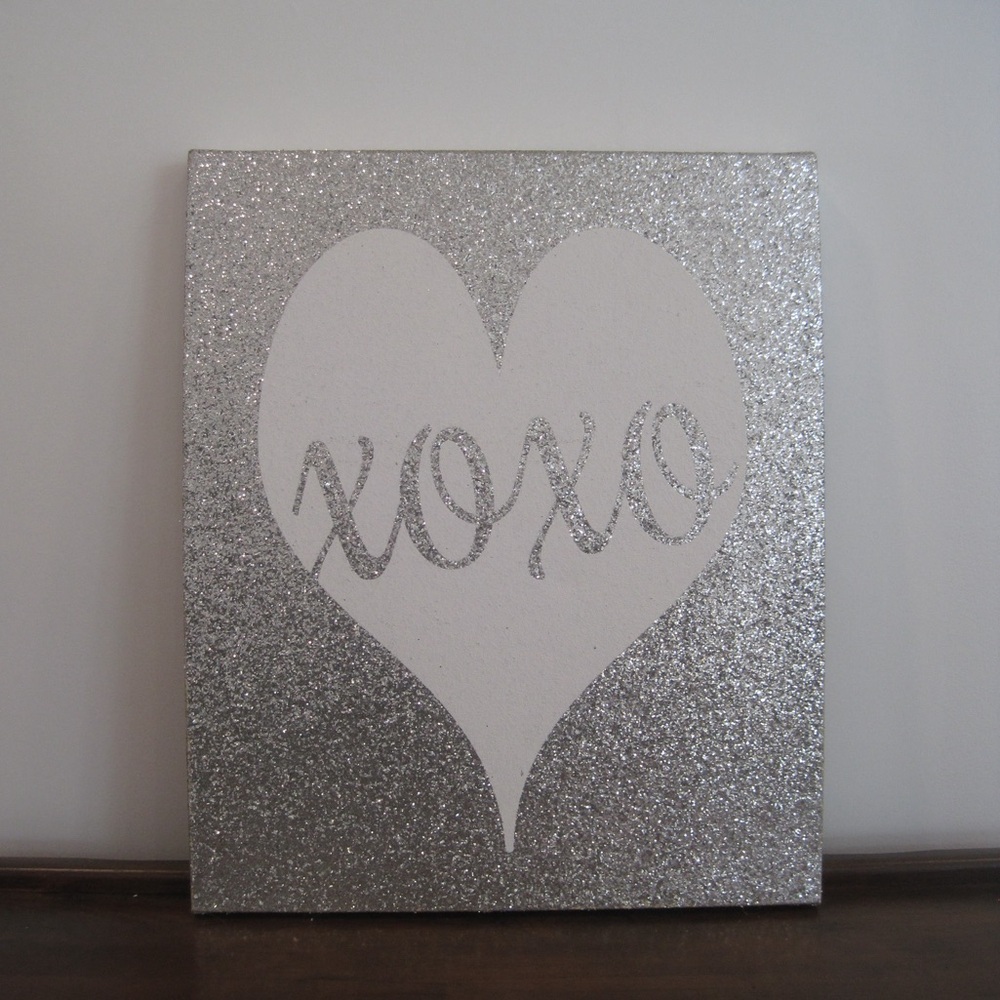 Large sequin wall decor 
Heart XOXO